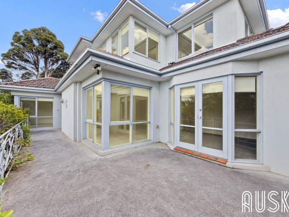 Example family home, Balwyn North