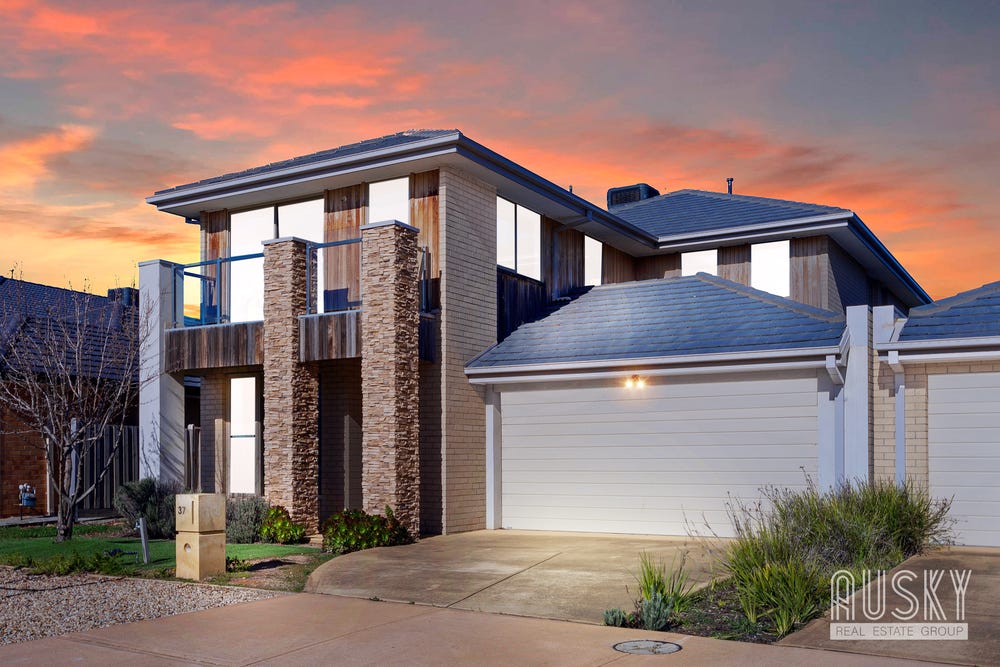 37 Rhode Island Close, Point Cook VIC 3030