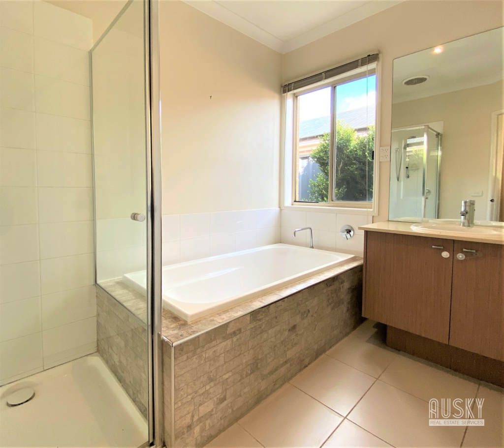 8 Nossal Drive, Point Cook VIC 3030 — photo 8