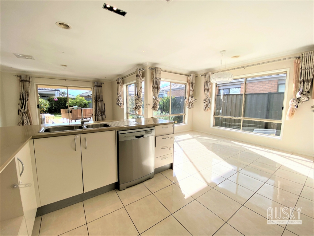 8 Nossal Drive, Point Cook VIC 3030 — photo 11
