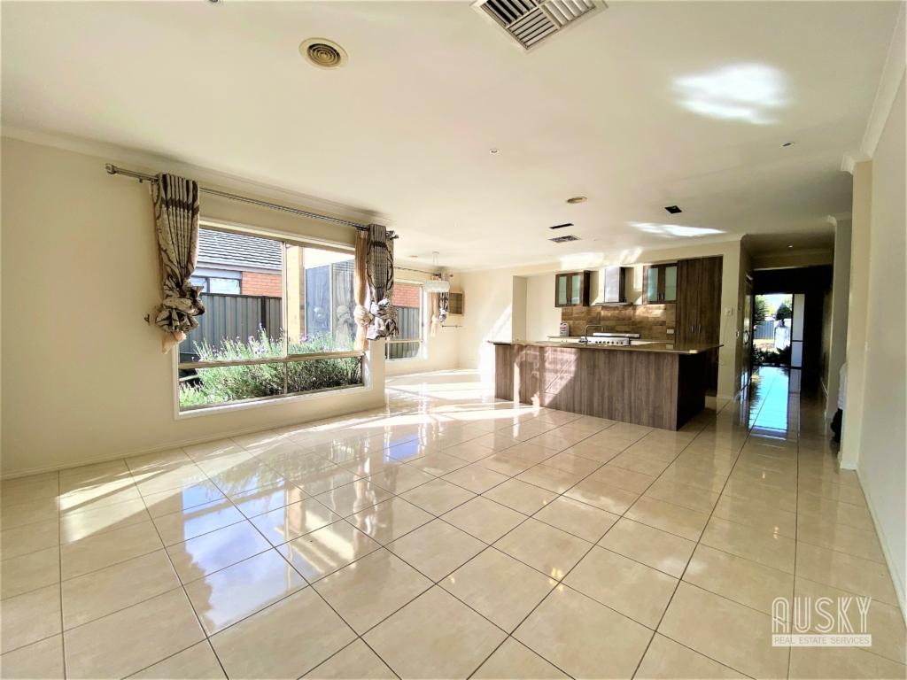 8 Nossal Drive, Point Cook VIC 3030 — photo 12