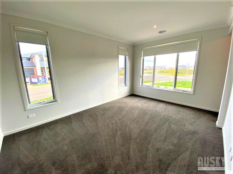 19 Narada Road, Truganina VIC 3029 — photo 5