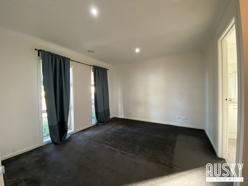 114 Westmeadows Lane, Truganina VIC 3029 — photo 5