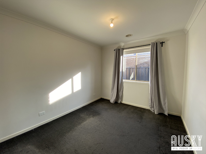 114 Westmeadows Lane, Truganina VIC 3029 — photo 6