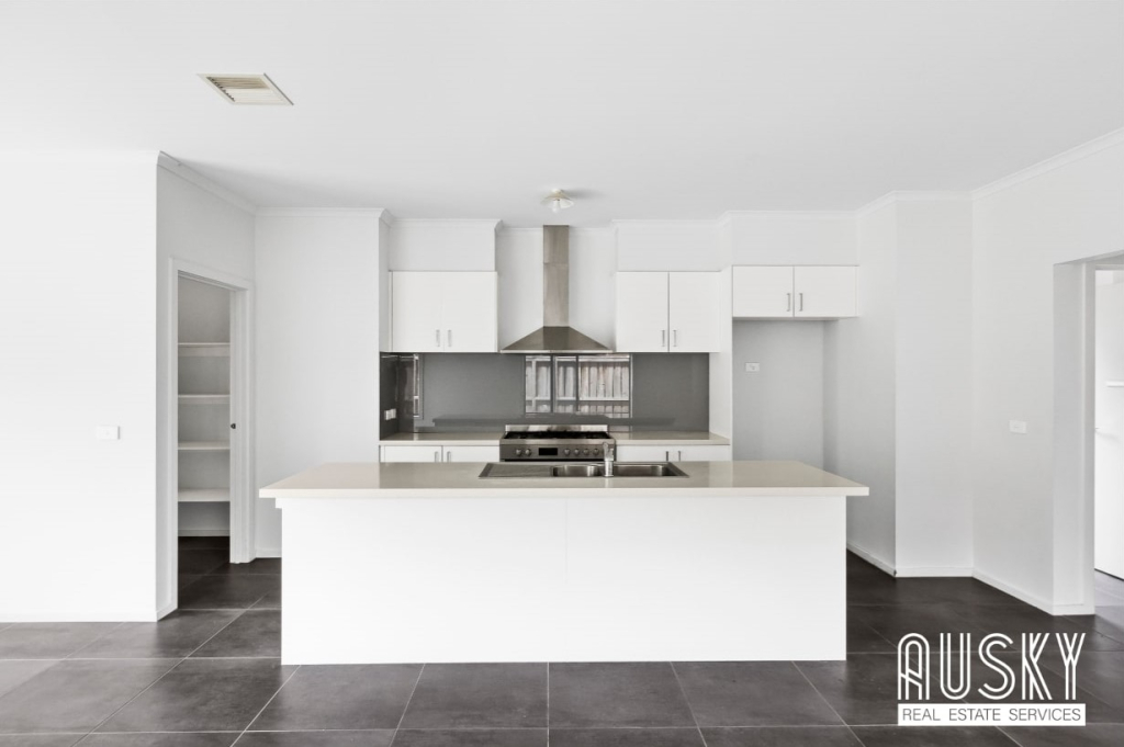 90 Grassbird Drive, Point Cook, Vic 3030 — photo 2