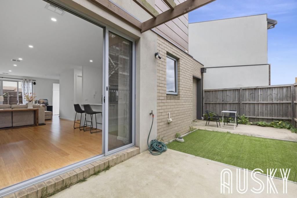 18 Emica Parade, Knoxfield VIC 3180 — photo 3