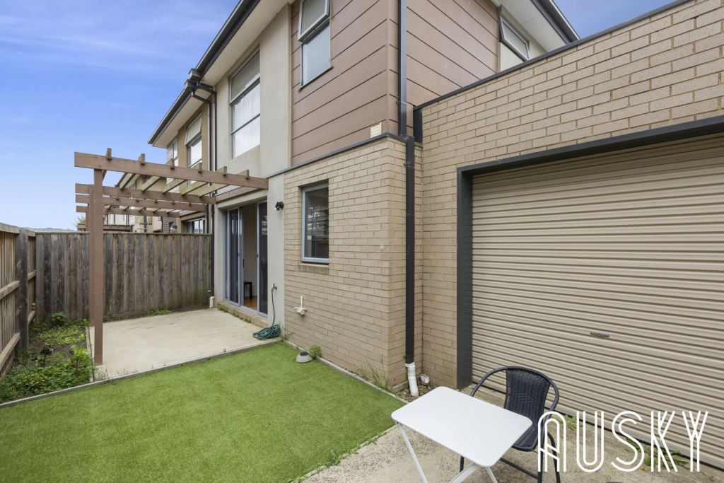 18 Emica Parade, Knoxfield VIC 3180 — photo 4