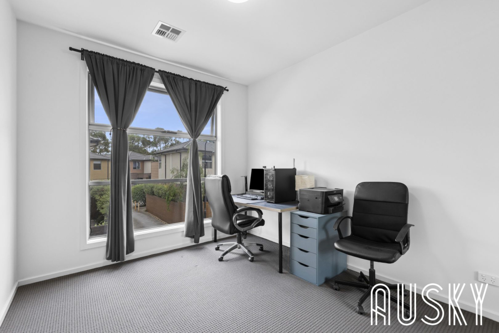 18 Emica Parade, Knoxfield VIC 3180 — photo 8