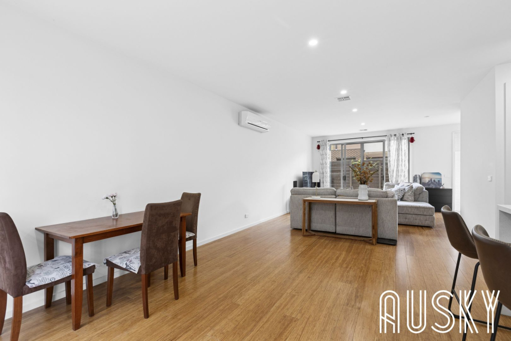 18 Emica Parade, Knoxfield VIC 3180 — photo 9