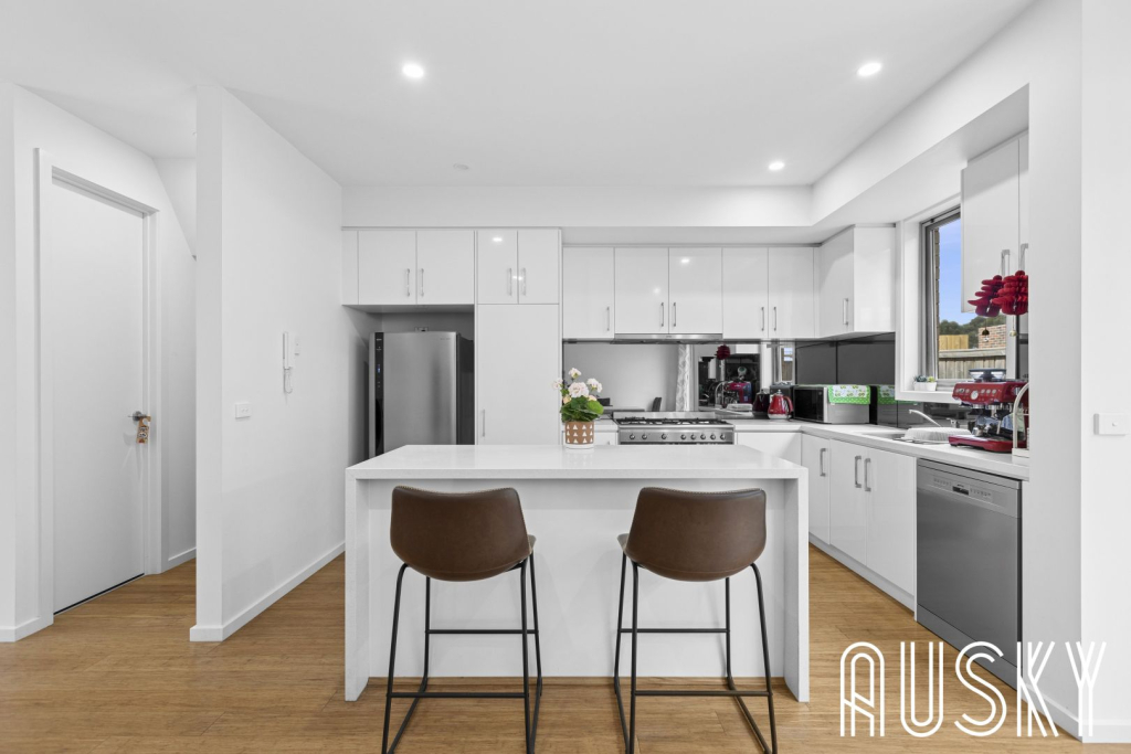 18 Emica Parade, Knoxfield VIC 3180 — photo 10