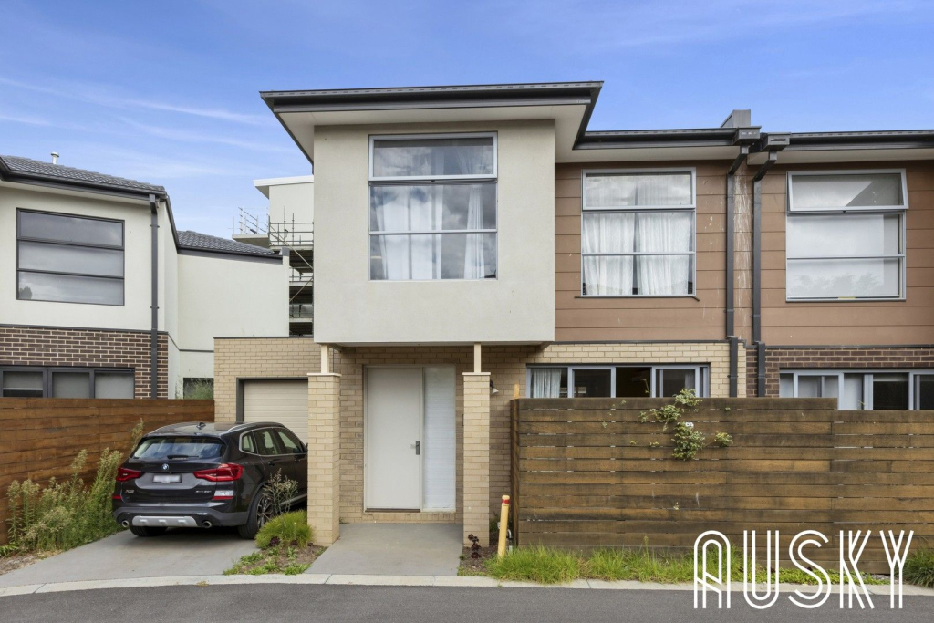 18 Emica Parade, Knoxfield VIC 3180