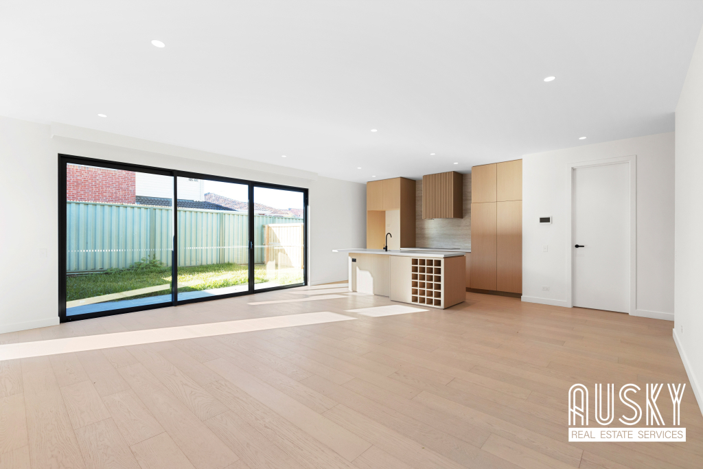 87 Jasmine Circuit, Glen Waverley, VIC 3150 — photo 2