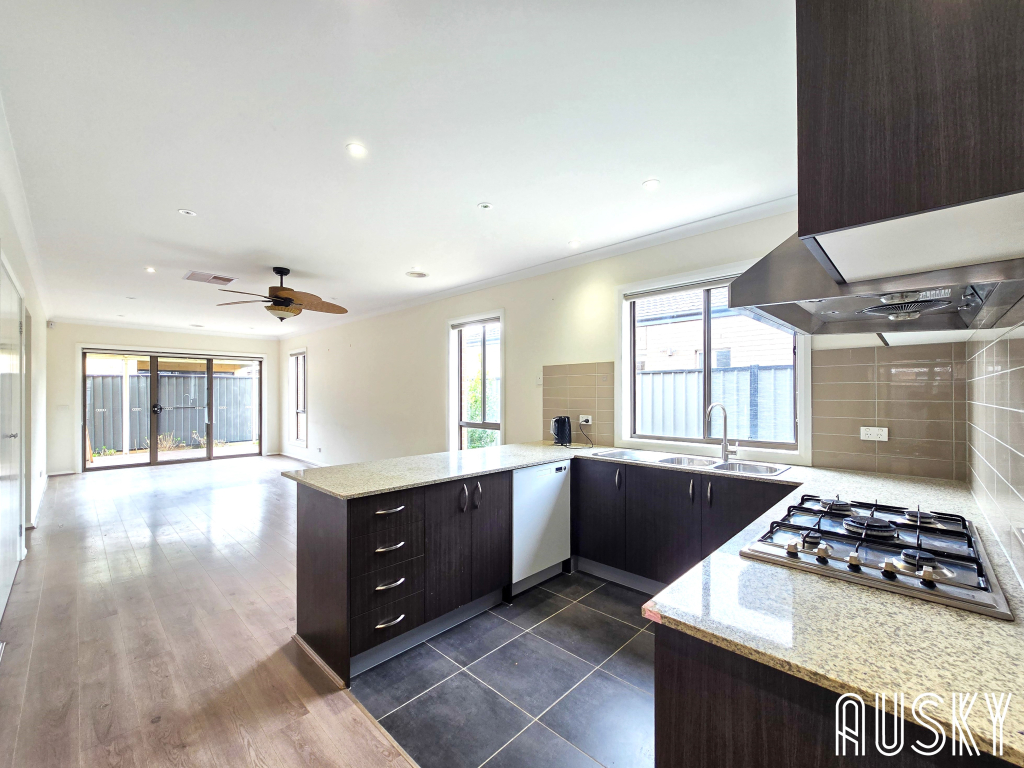13 Legacy Drive, Truganina, VIC 3029 — photo 2