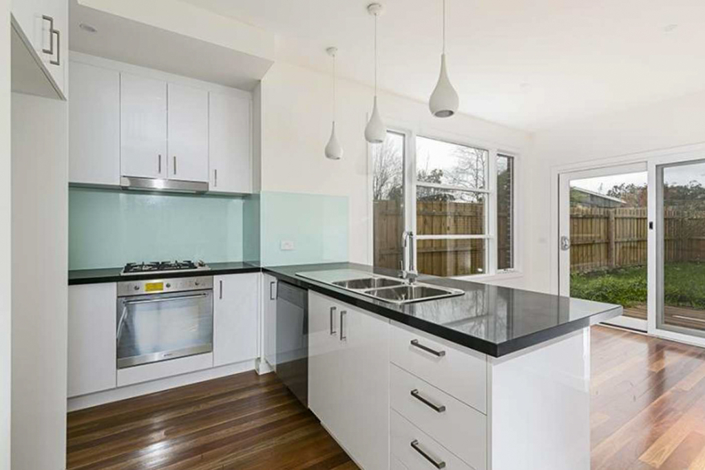2/4 Carlisle Crescent, Hughesdale, VIC 3166 — photo 3