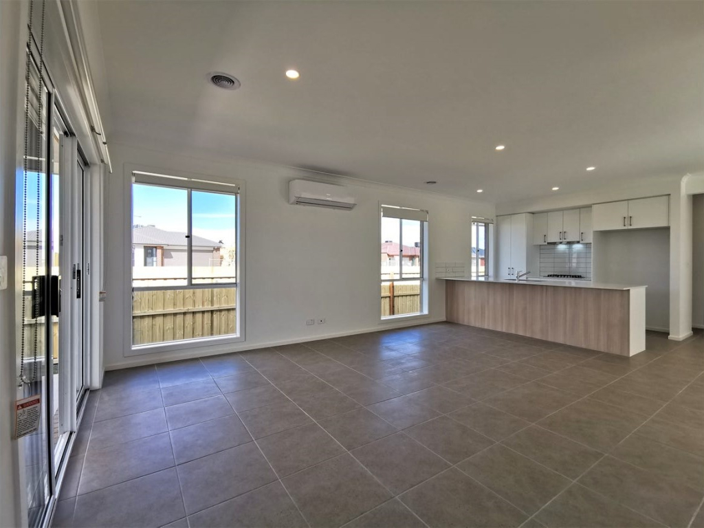 2 Broberg Street, Wyndham Vale, VIC 3024 — photo 2