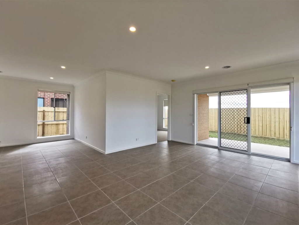2 Broberg Street, Wyndham Vale, VIC 3024 — photo 4