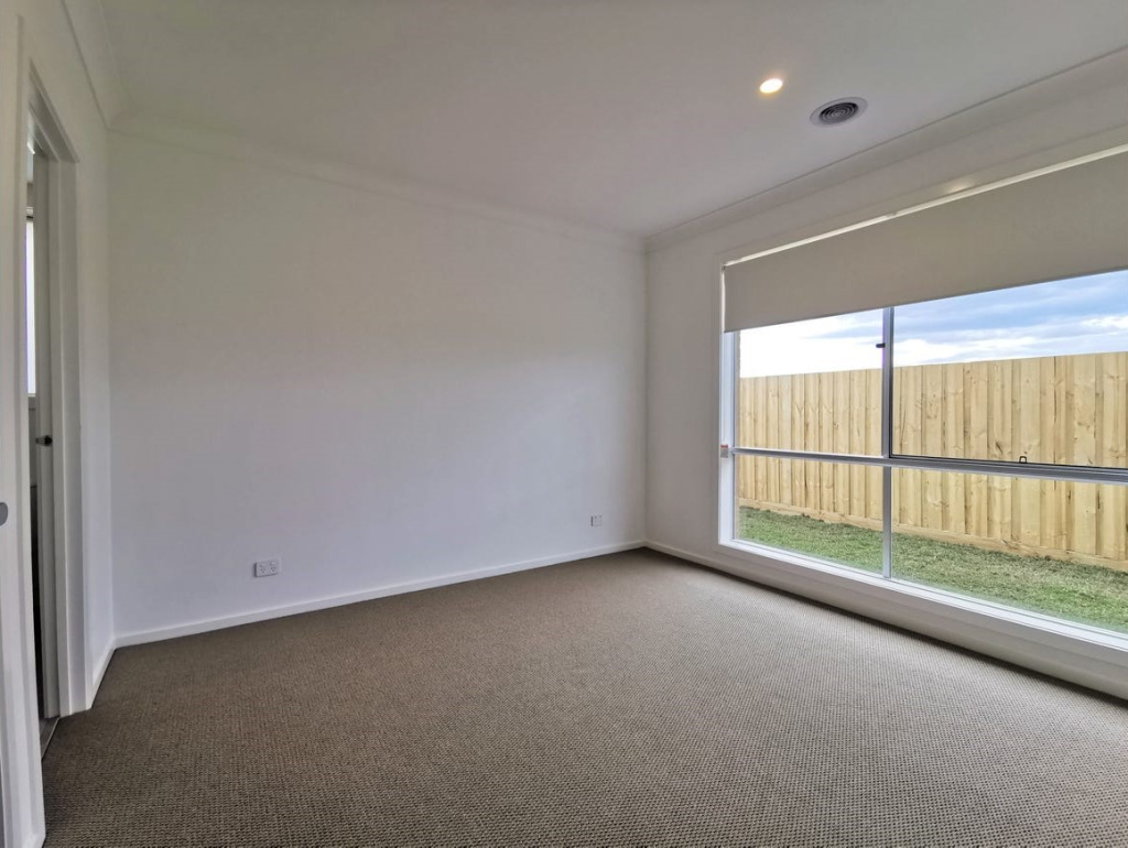 2 Broberg Street, Wyndham Vale, VIC 3024 — photo 6