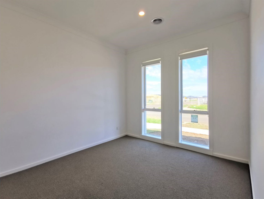 2 Broberg Street, Wyndham Vale, VIC 3024 — photo 7