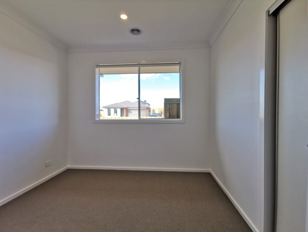 2 Broberg Street, Wyndham Vale, VIC 3024 — photo 9