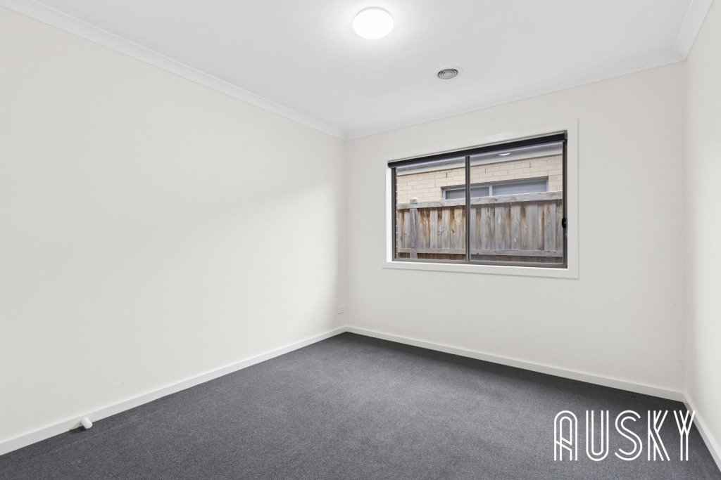 27 Aldinga Avenue, Point Cook, VIC 3030 — photo 8