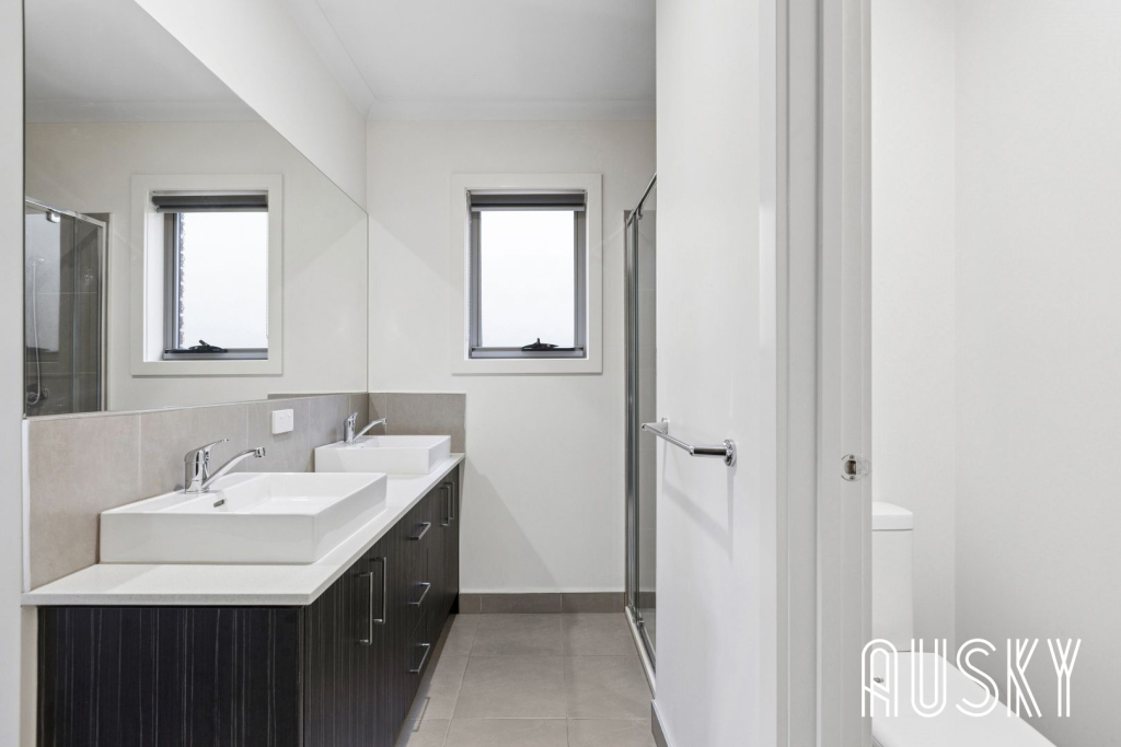 27 Aldinga Avenue, Point Cook, VIC 3030 — photo 11