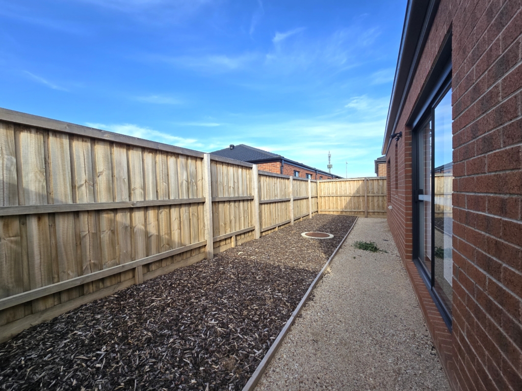 25 LEEWARD DRIVE, TARNEIT VIC 3029 — photo 11