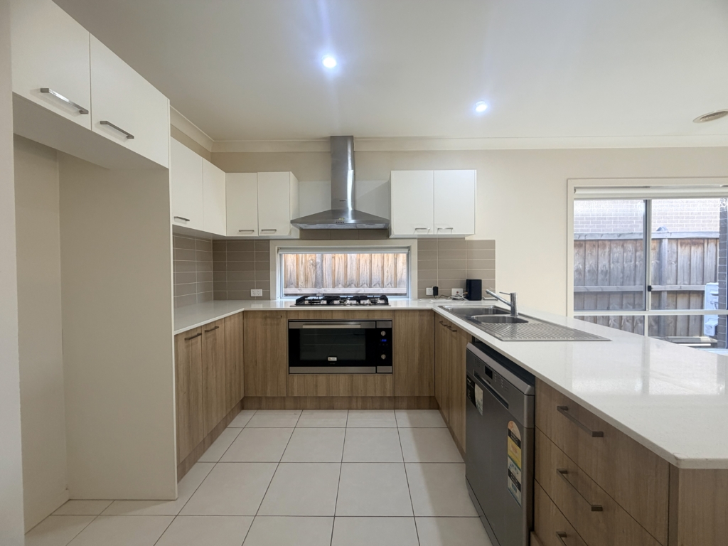 9 ASHWELL AVENUE, WILLIAMS LANDING VIC 3027 — photo 4