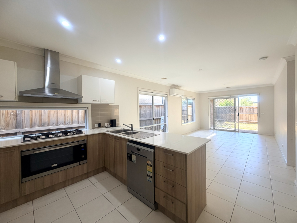 9 ASHWELL AVENUE, WILLIAMS LANDING VIC 3027 — photo 3