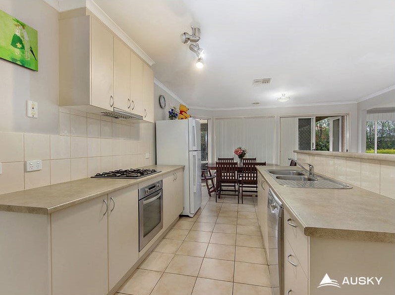 17 Tantallon Crescent, Derrimut, Vic 3026 — photo 3