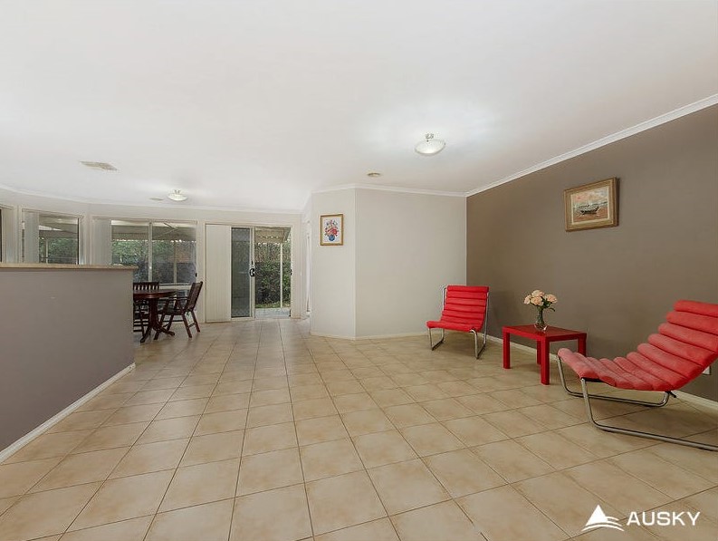 17 Tantallon Crescent, Derrimut, Vic 3026 — photo 4