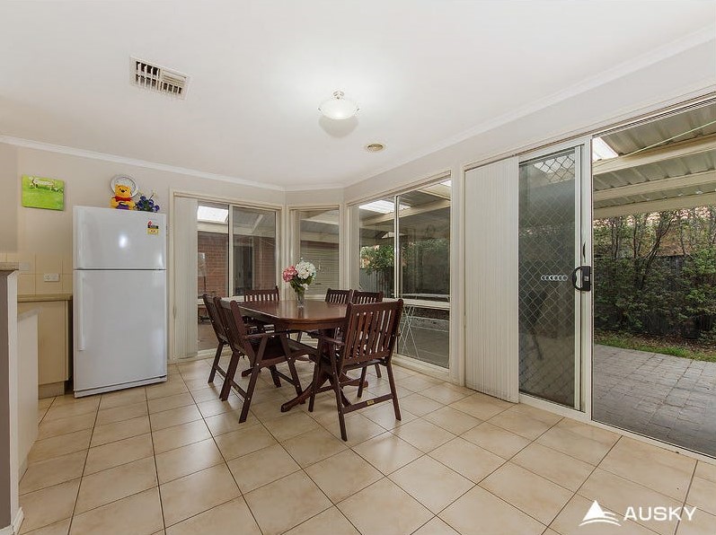 17 Tantallon Crescent, Derrimut, Vic 3026 — photo 5