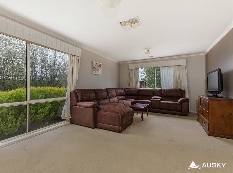 17 Tantallon Crescent, Derrimut, Vic 3026 — photo 6