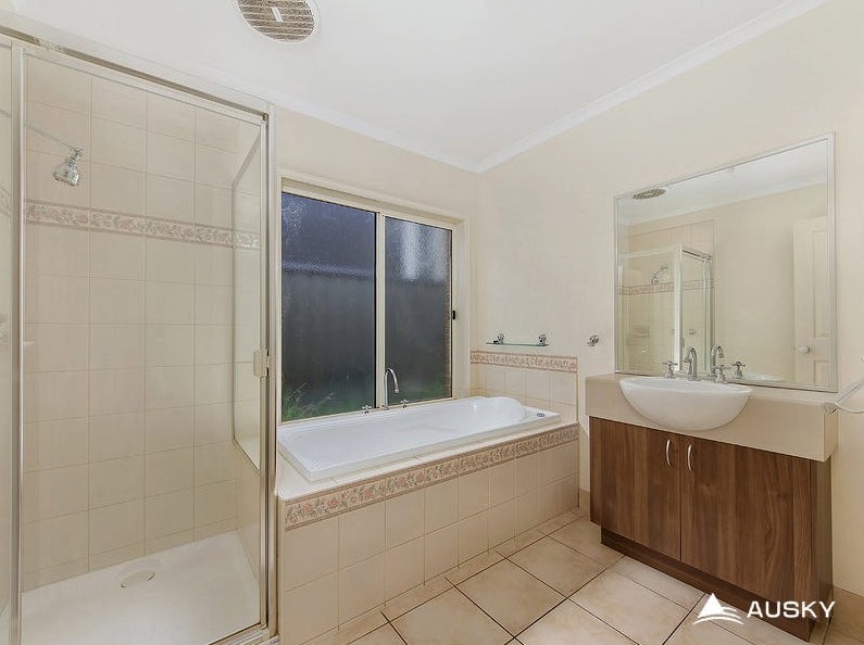 17 Tantallon Crescent, Derrimut, Vic 3026 — photo 8