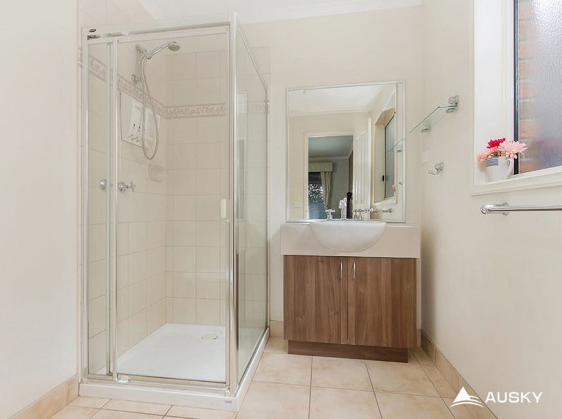 17 Tantallon Crescent, Derrimut, Vic 3026 — photo 10