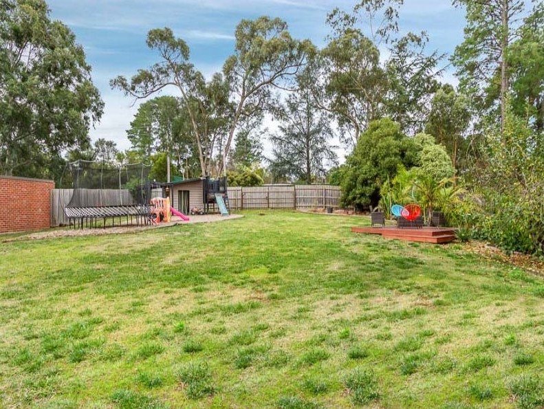 83-85 Enfield Avenue, Park Orchards, Vic 3114 — photo 15