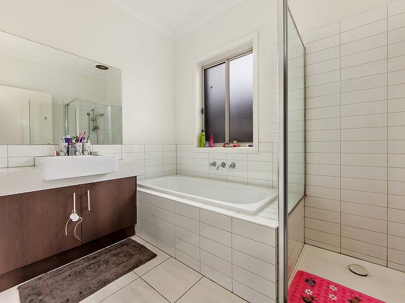 33 Barmera Way, Truganina, Vic 3029 — photo 7
