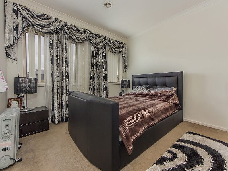 33 Barmera Way, Truganina, Vic 3029 — photo 9