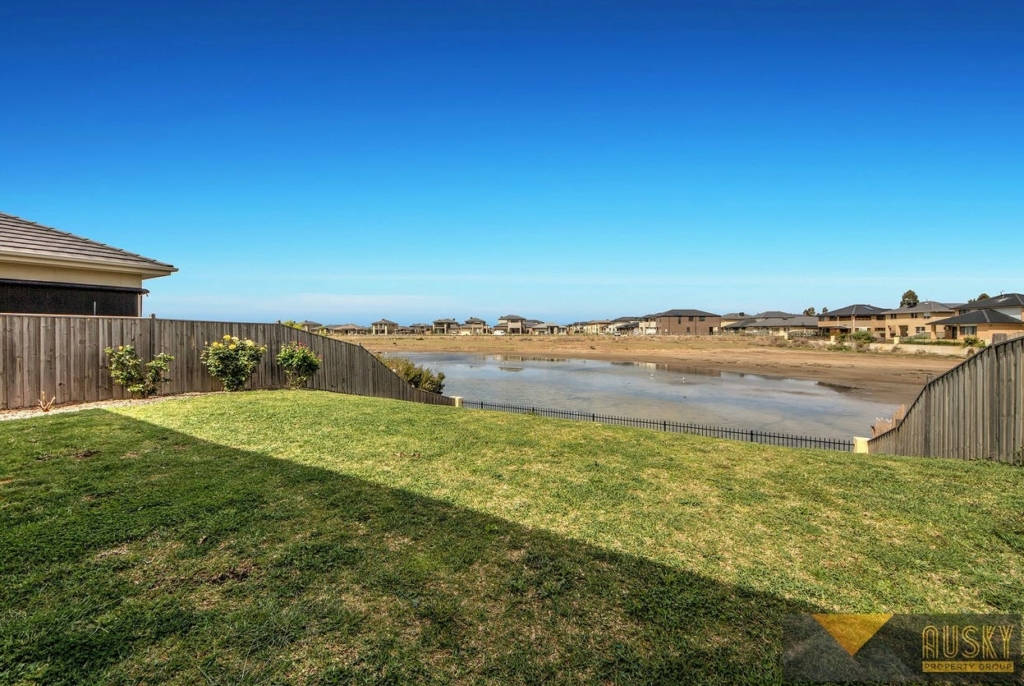 198 Sanctuary Lakes South Boulevard, Point Cook, Vic 3030 — photo 2