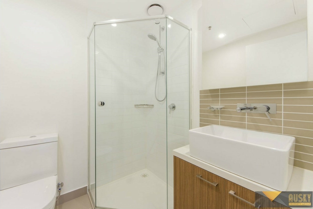 902/8 Sutherland Street, Melbourne, Vic 3000 — photo 8